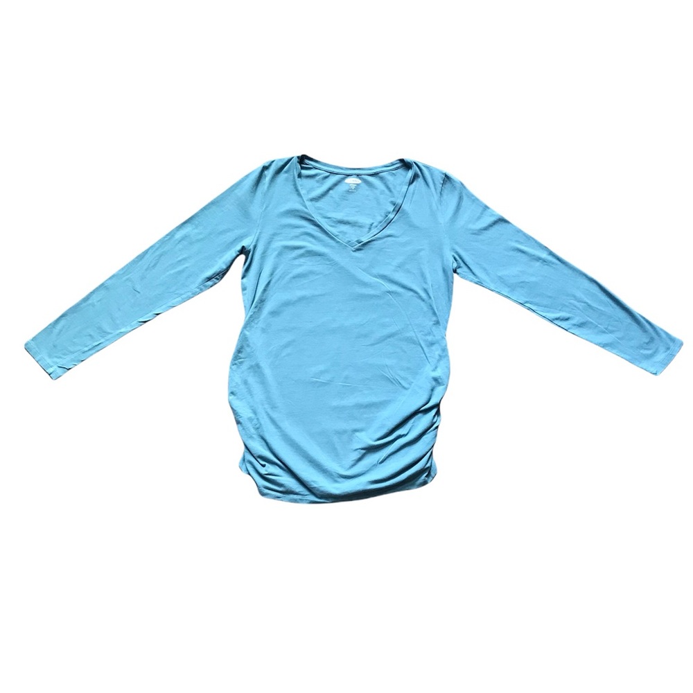 Old Navy women’s light blue long sleeve maternity shirt. Size Medium.